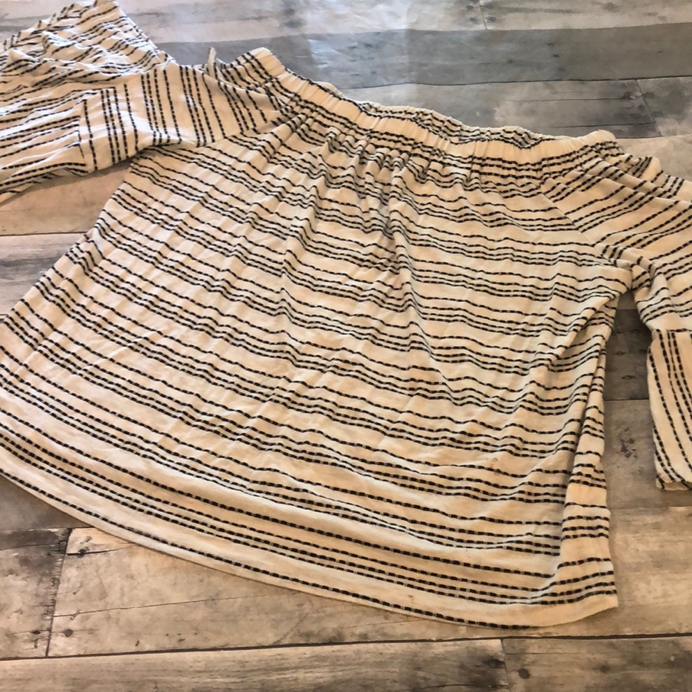 Top - Picture 2 of 3